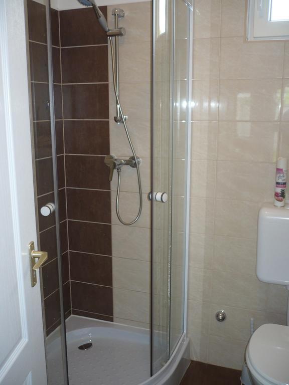 Eszter Apartmanhaz Hajduszoboszlo Exterior photo