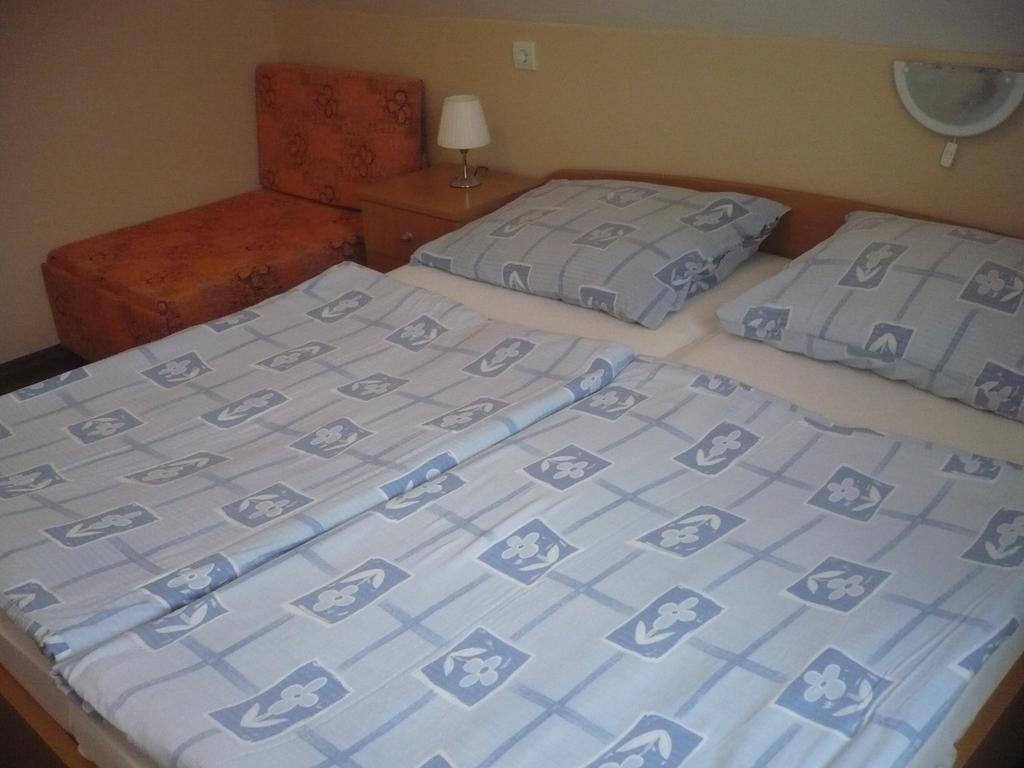 Eszter Apartmanhaz Hajduszoboszlo Exterior photo