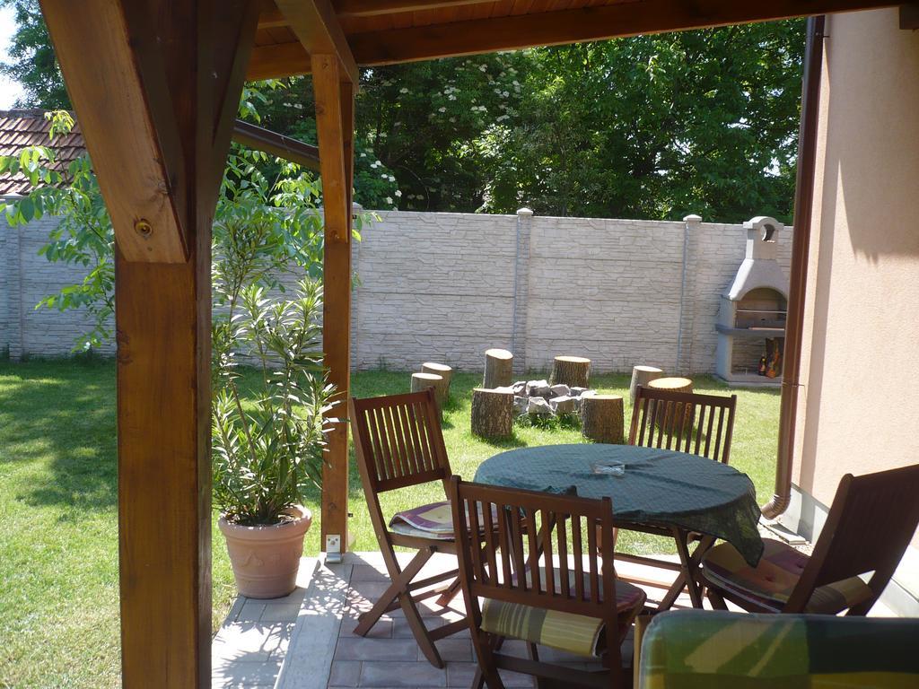 Eszter Apartmanhaz Hajduszoboszlo Exterior photo